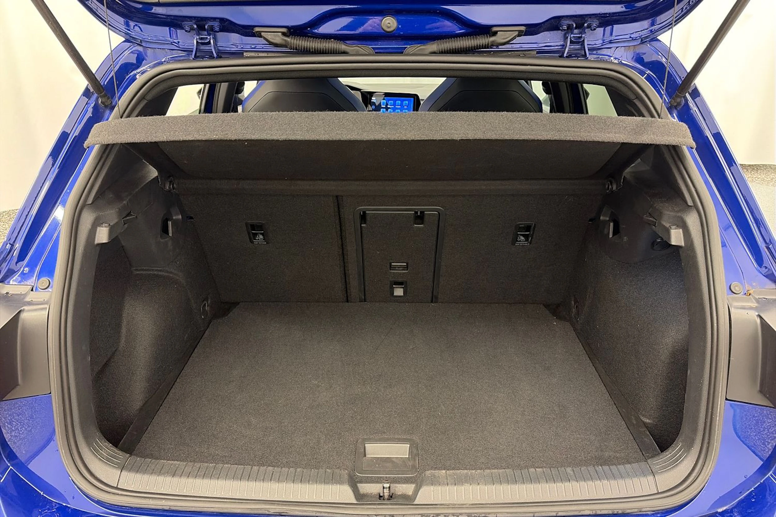 sininen Volkswagen Golf 2022 kuva 15.