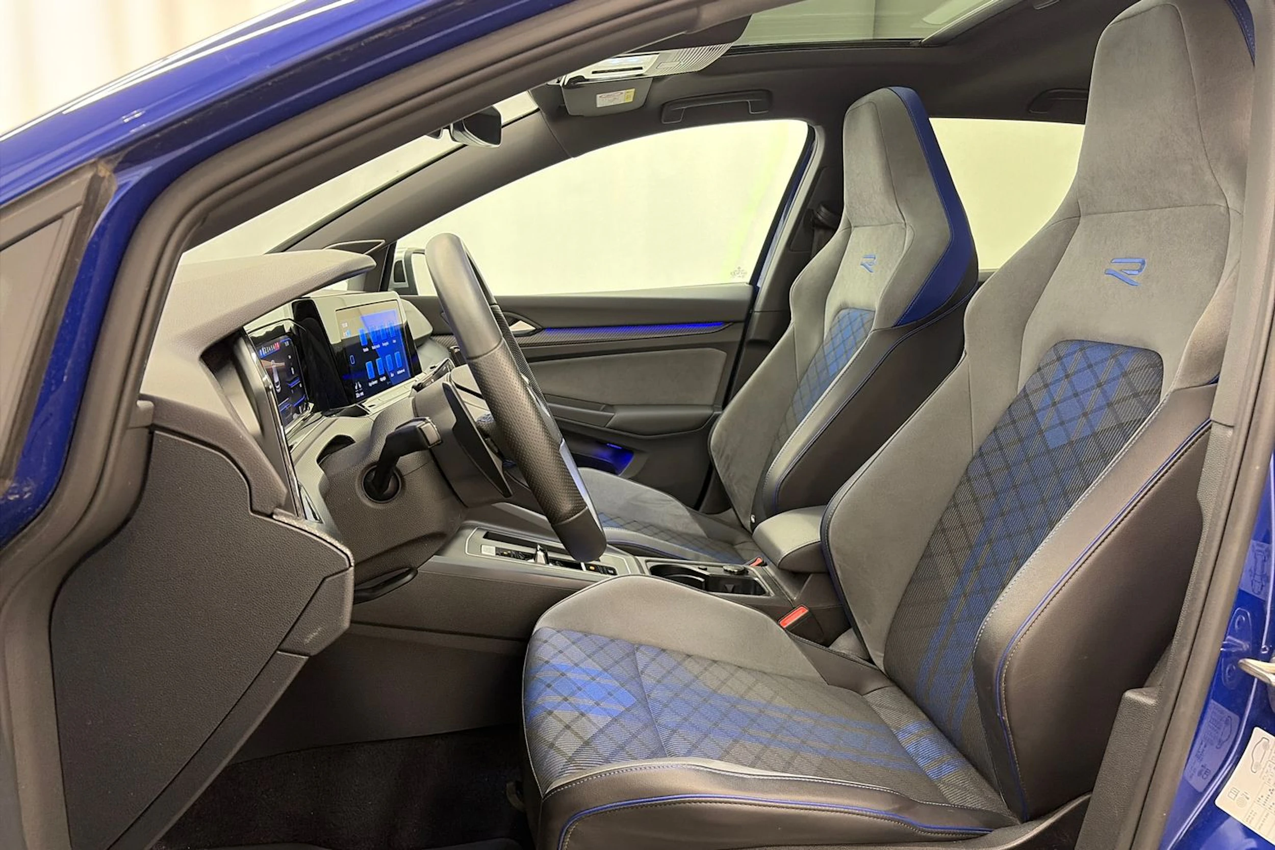 sininen Volkswagen Golf 2022 kuva 16.