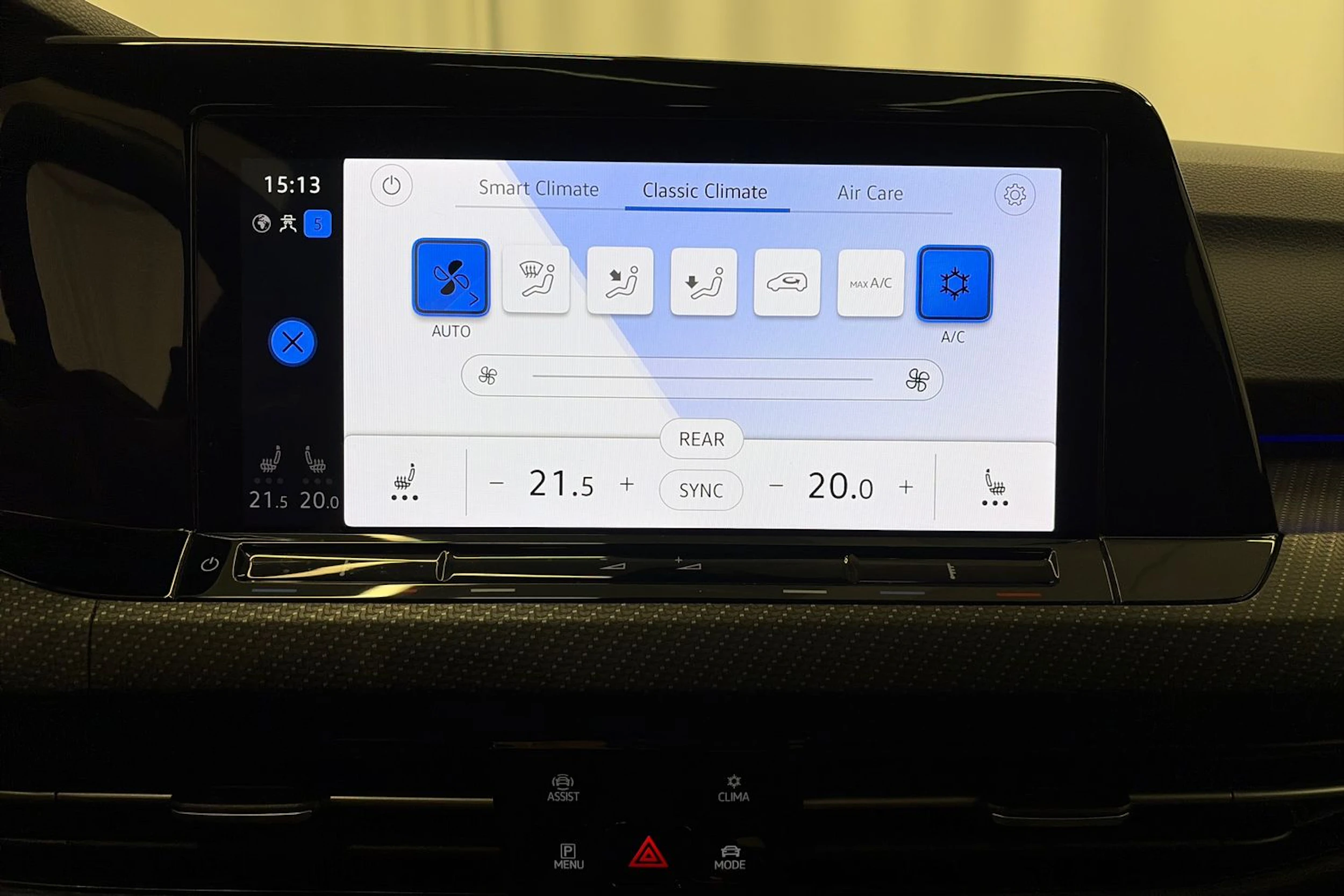 sininen Volkswagen Golf 2022 kuva 27.