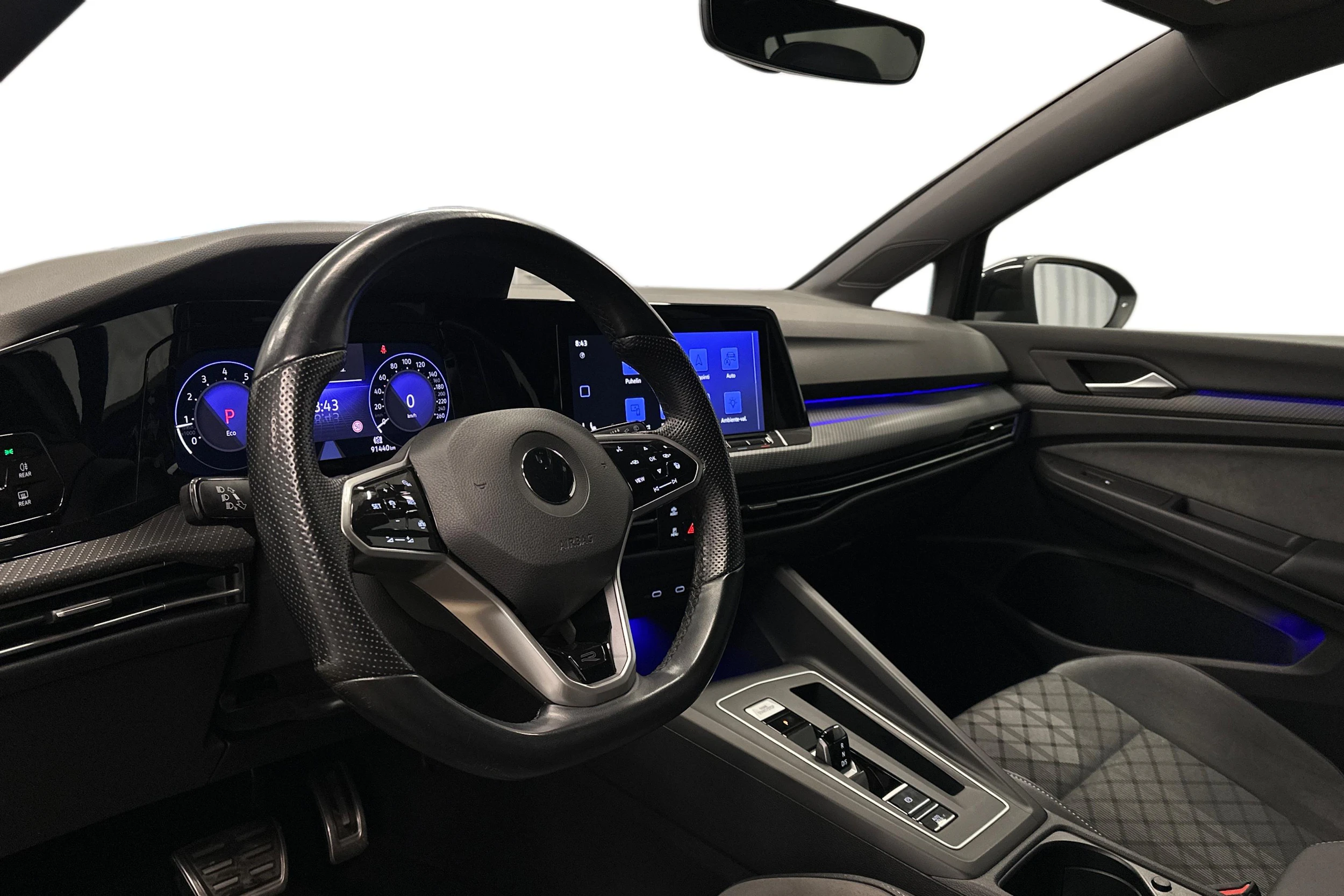 musta Volkswagen Golf 2022 kuva 8.