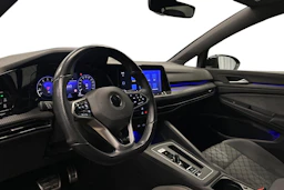 musta Volkswagen Golf 2022 kuva 8.