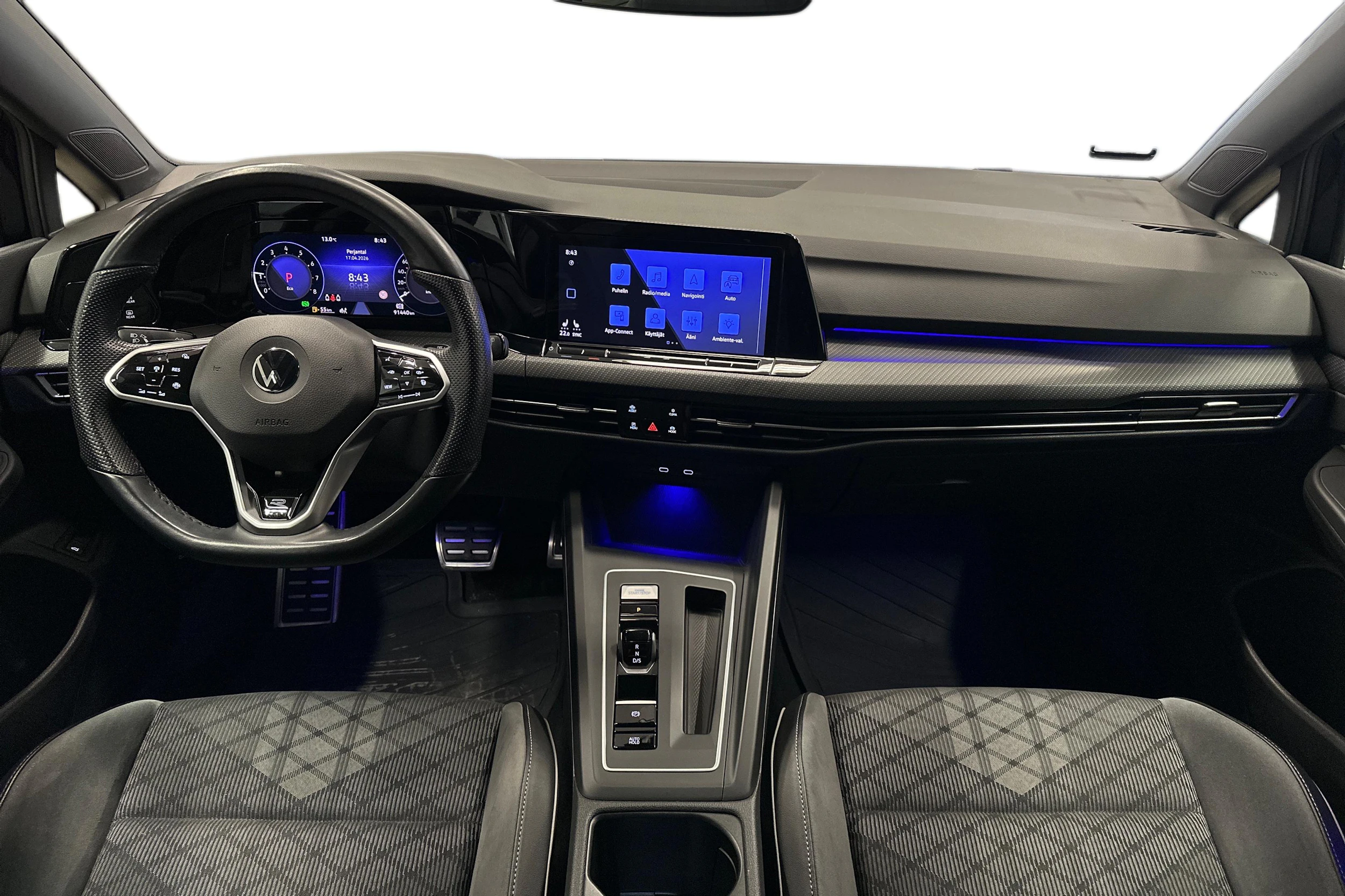 musta Volkswagen Golf 2022 kuva 9.