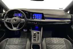 musta Volkswagen Golf 2022 kuva 9.