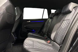 musta Volkswagen Golf 2022 kuva 11.
