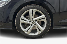 musta Volkswagen Golf 2022 kuva 12.
