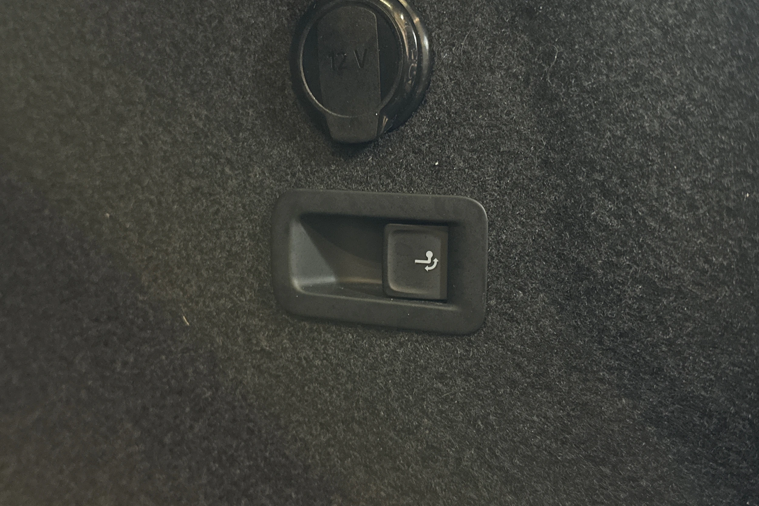 musta Volkswagen Golf 2022 kuva 17.