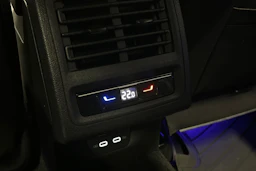 musta Volkswagen Golf 2022 kuva 18.