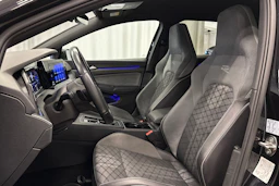 musta Volkswagen Golf 2022 kuva 19.