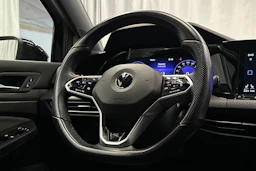 musta Volkswagen Golf 2022 kuva 20.