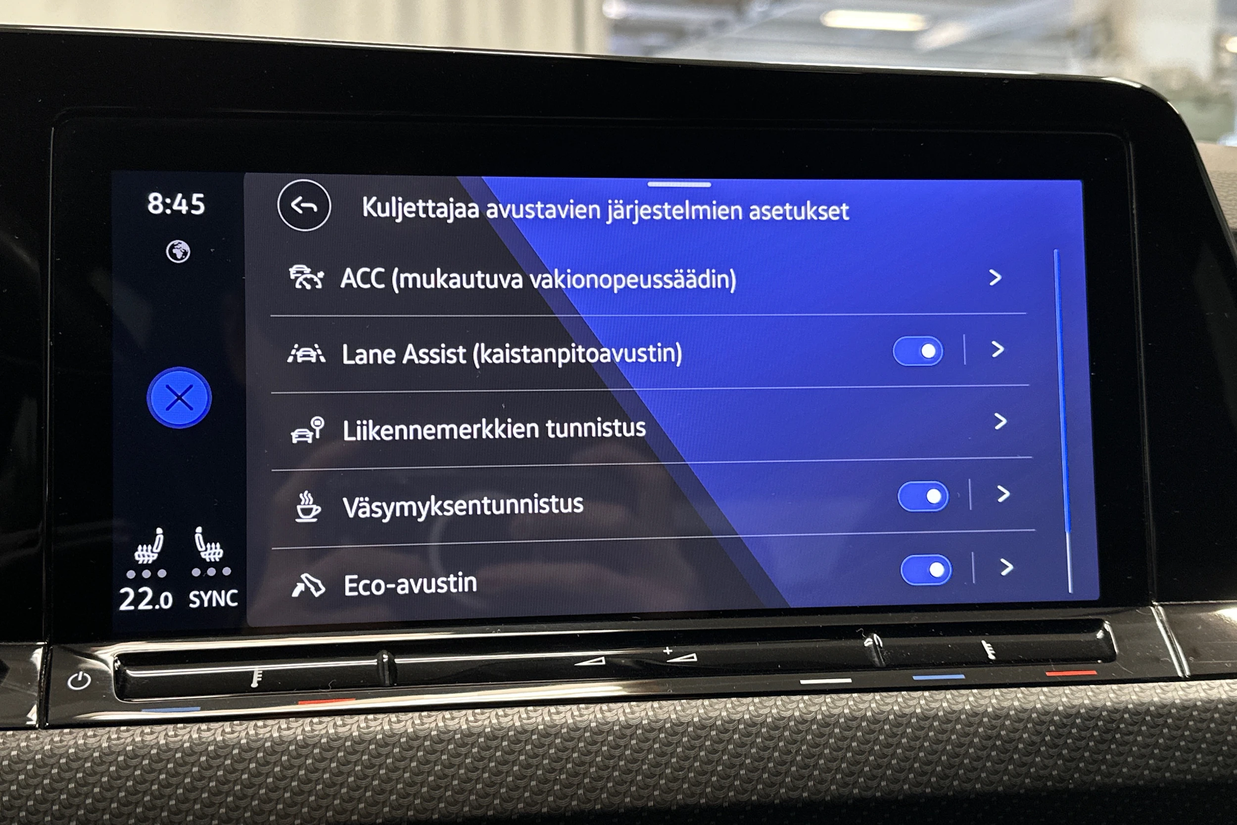 musta Volkswagen Golf 2022 kuva 27.