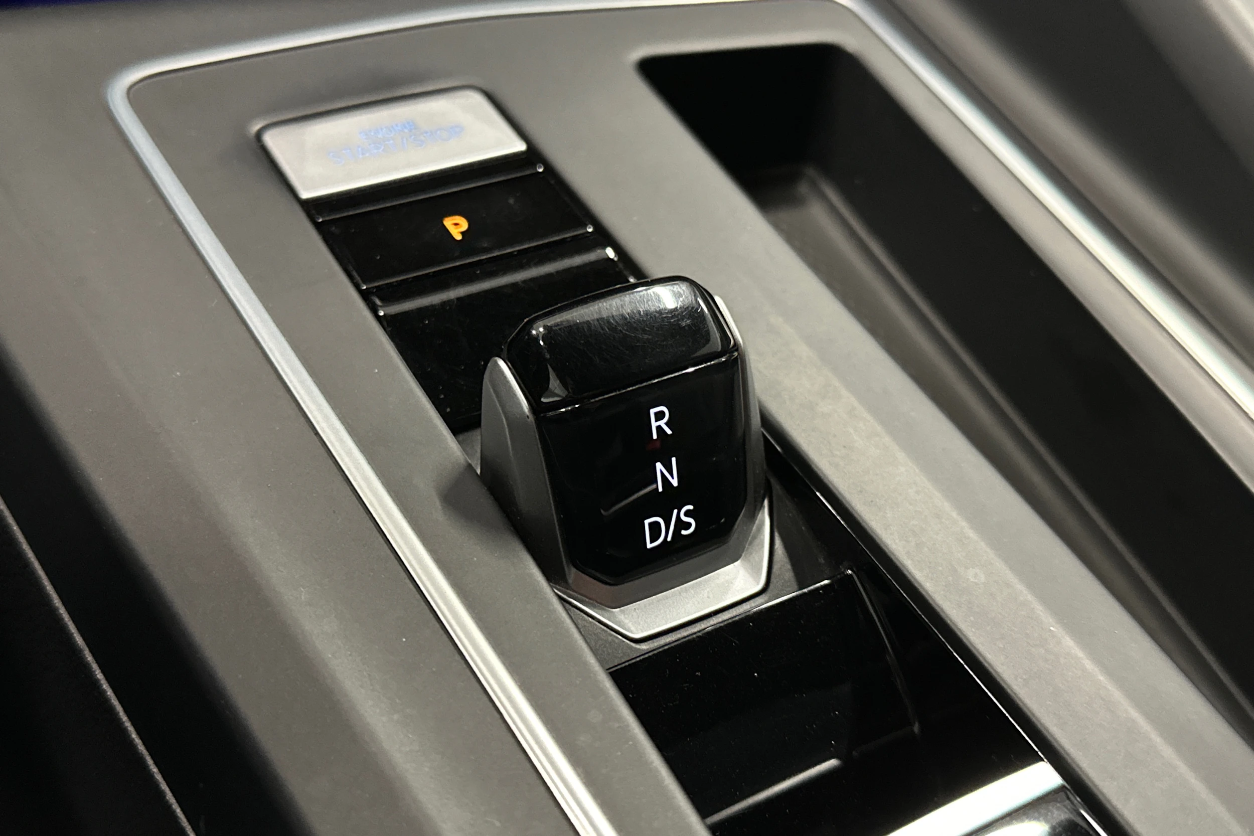 musta Volkswagen Golf 2022 kuva 32.