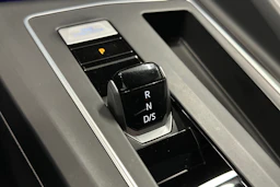 musta Volkswagen Golf 2022 kuva 32.