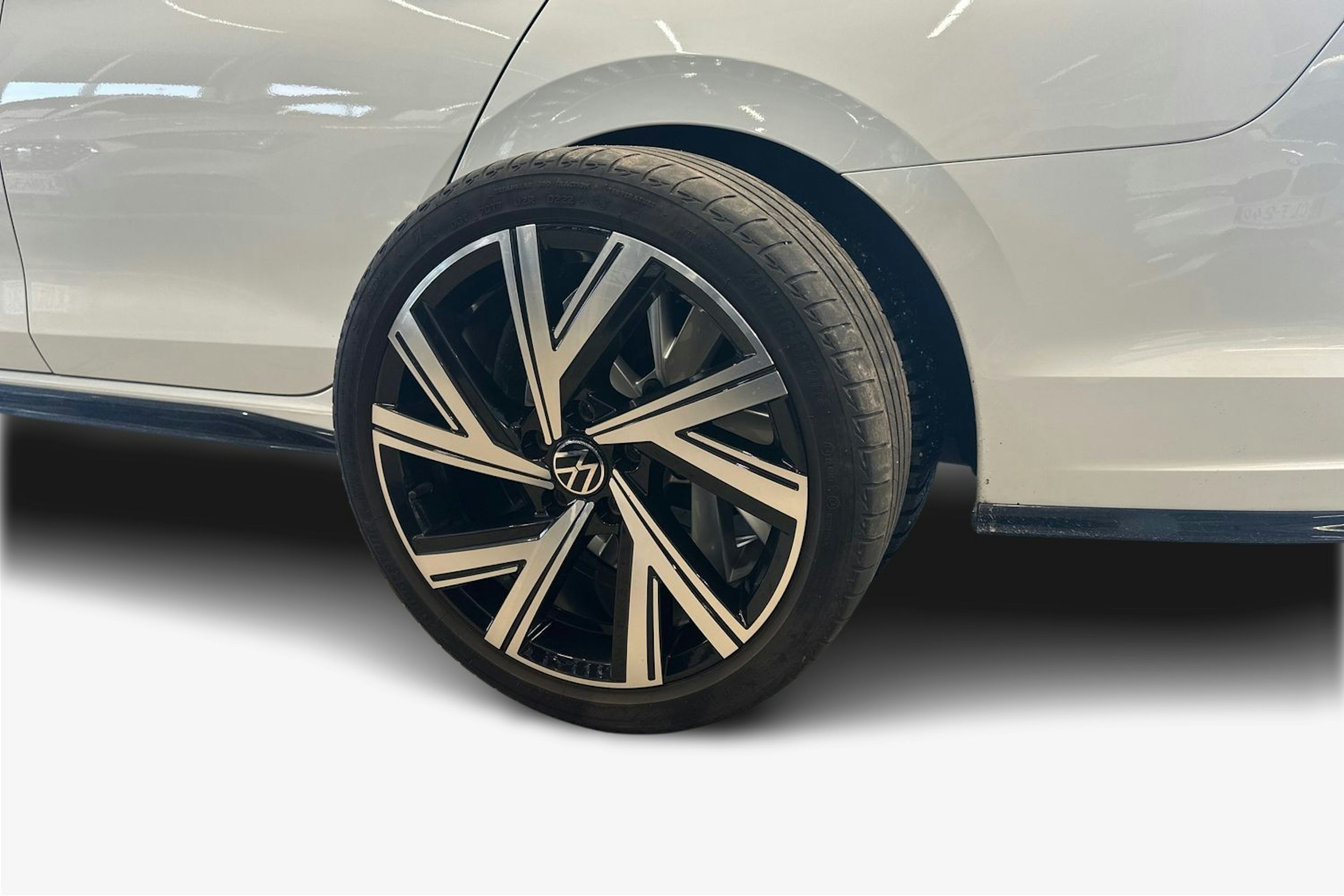 valkoinen Volkswagen Golf 2022 kuva 11.