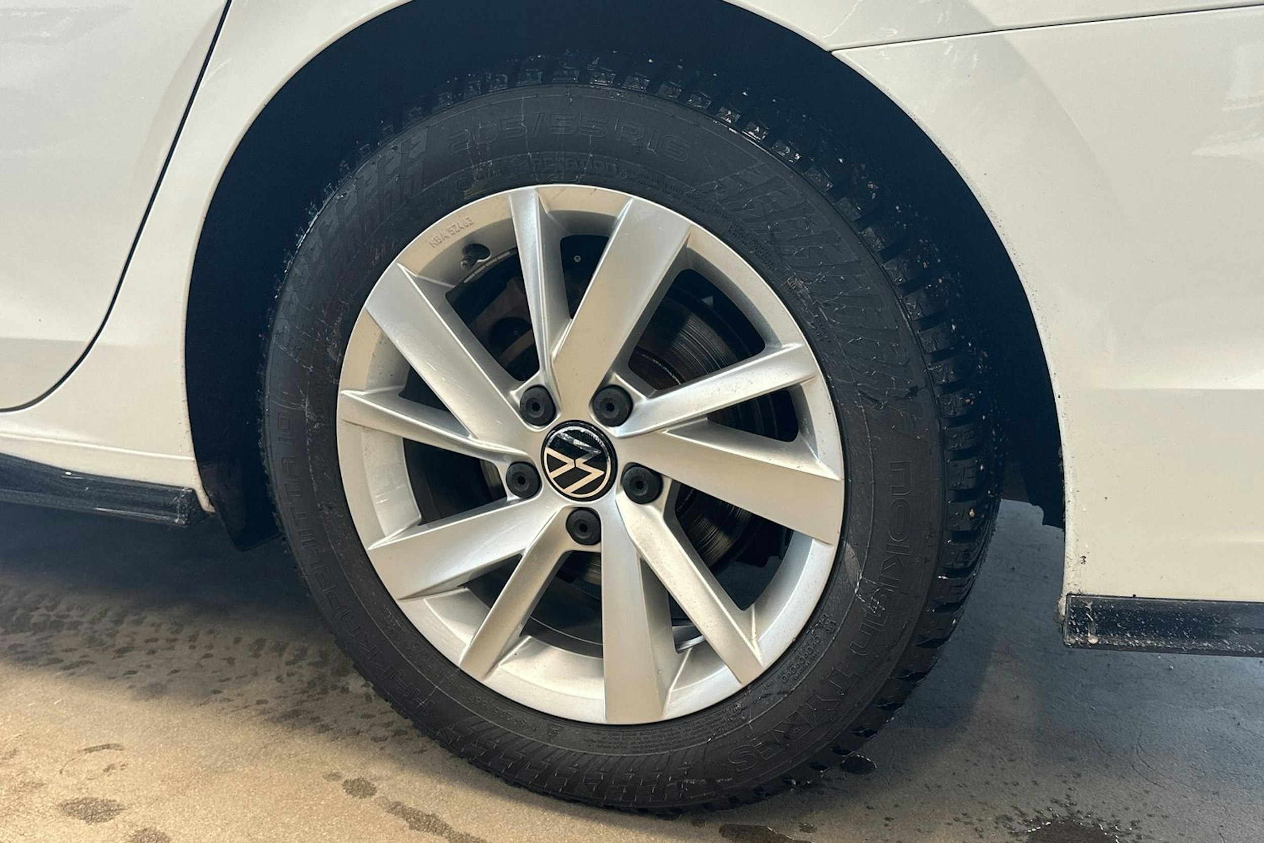 valkoinen Volkswagen Golf 2022 kuva 13.