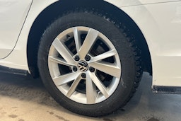 valkoinen Volkswagen Golf 2022 kuva 13.