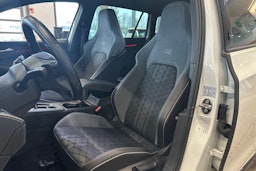 valkoinen Volkswagen Golf 2022 kuva 15.