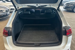 valkoinen Volkswagen Golf 2022 kuva 16.