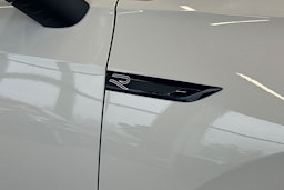 valkoinen Volkswagen Golf 2022 kuva 19.