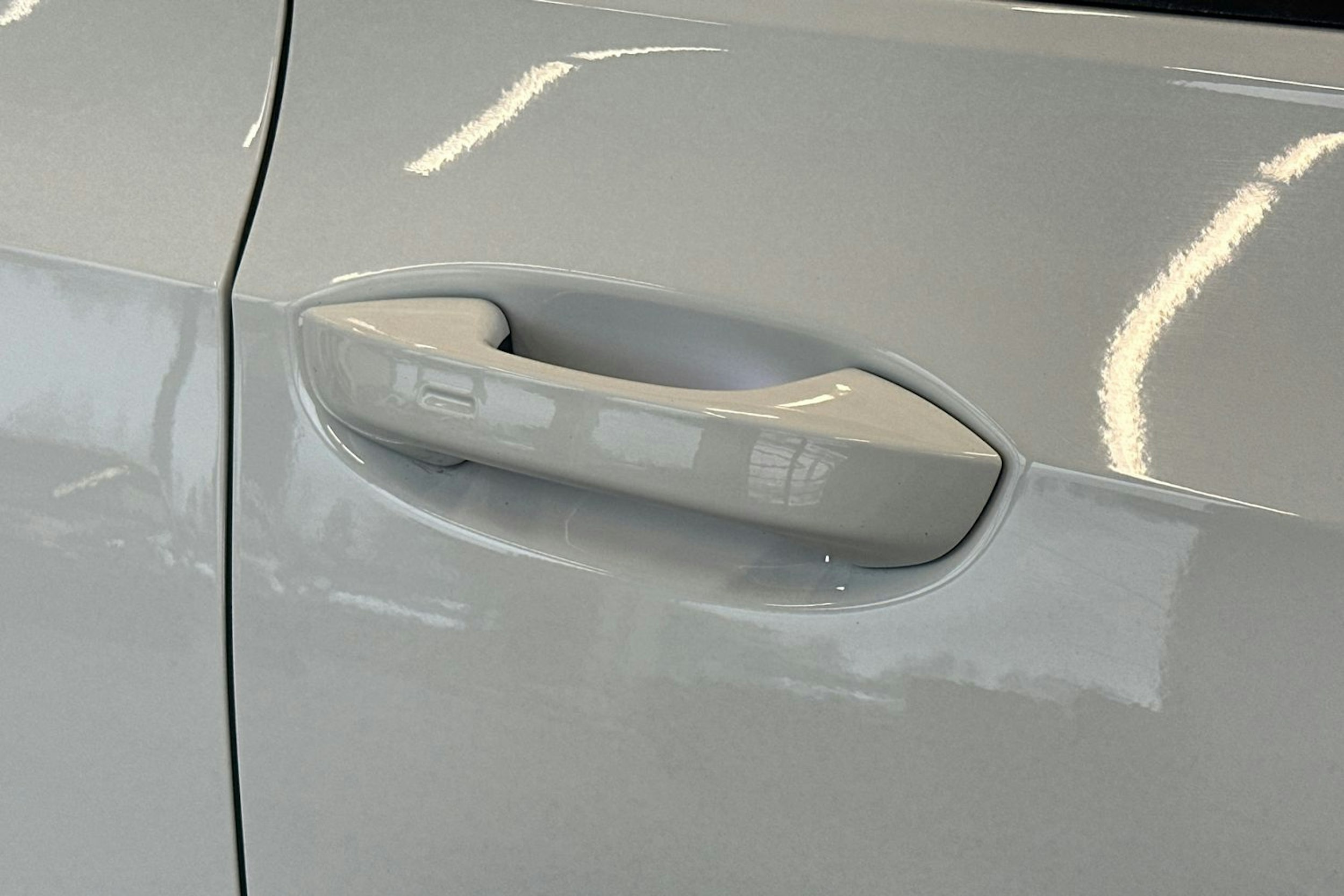 valkoinen Volkswagen Golf 2022 kuva 20.