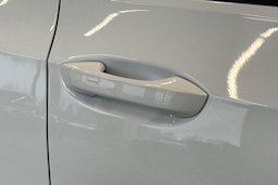 valkoinen Volkswagen Golf 2022 kuva 20.