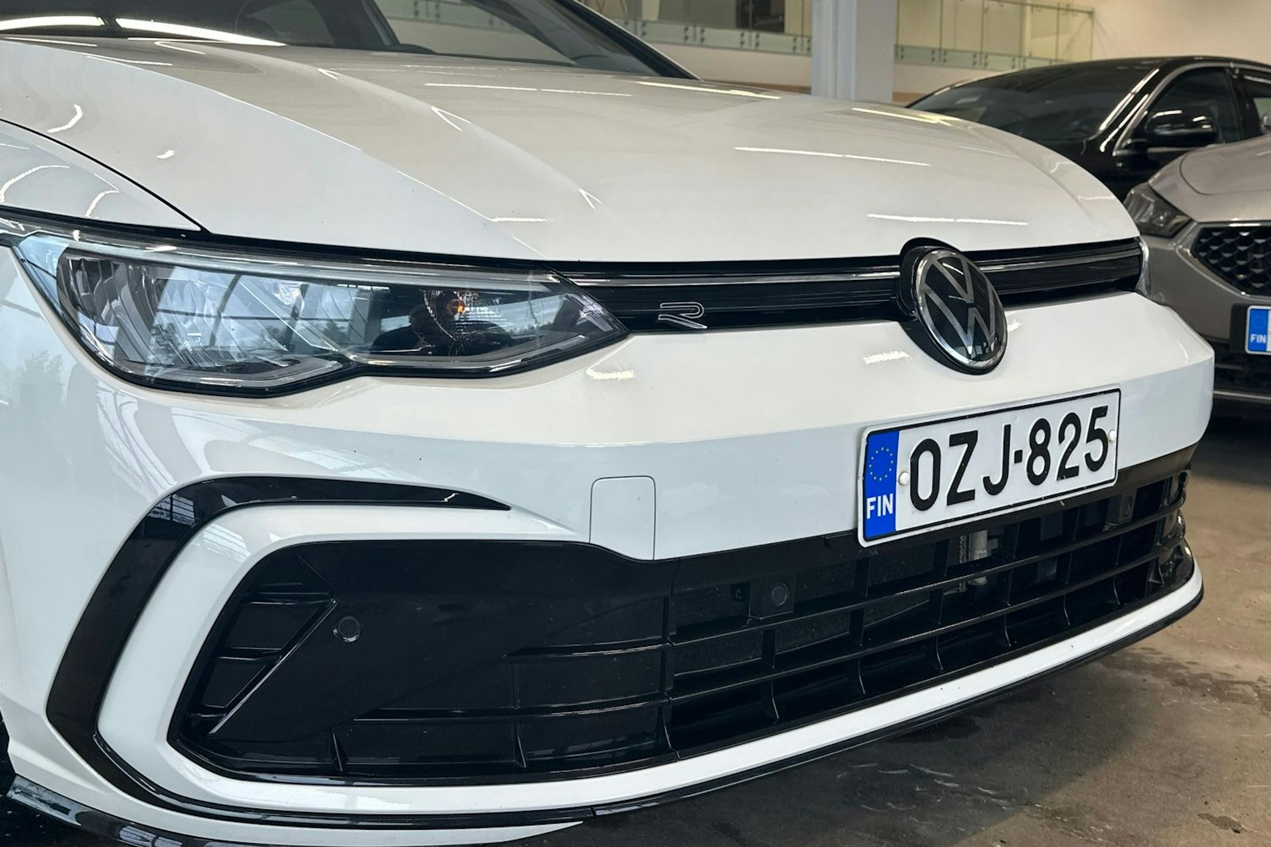 valkoinen Volkswagen Golf 2022 kuva 21.