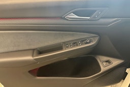 valkoinen Volkswagen Golf 2022 kuva 23.