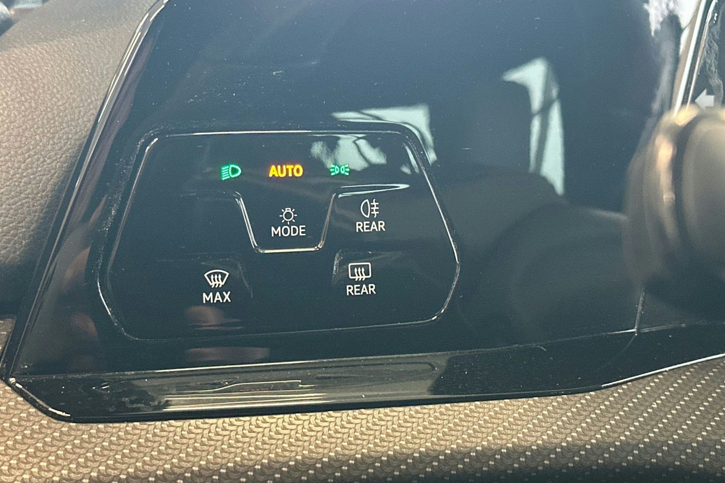 valkoinen Volkswagen Golf 2022 kuva 24.