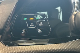 valkoinen Volkswagen Golf 2022 kuva 24.