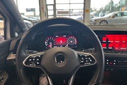 valkoinen Volkswagen Golf 2022 kuva 25.