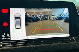 valkoinen Volkswagen Golf 2022 kuva 30.