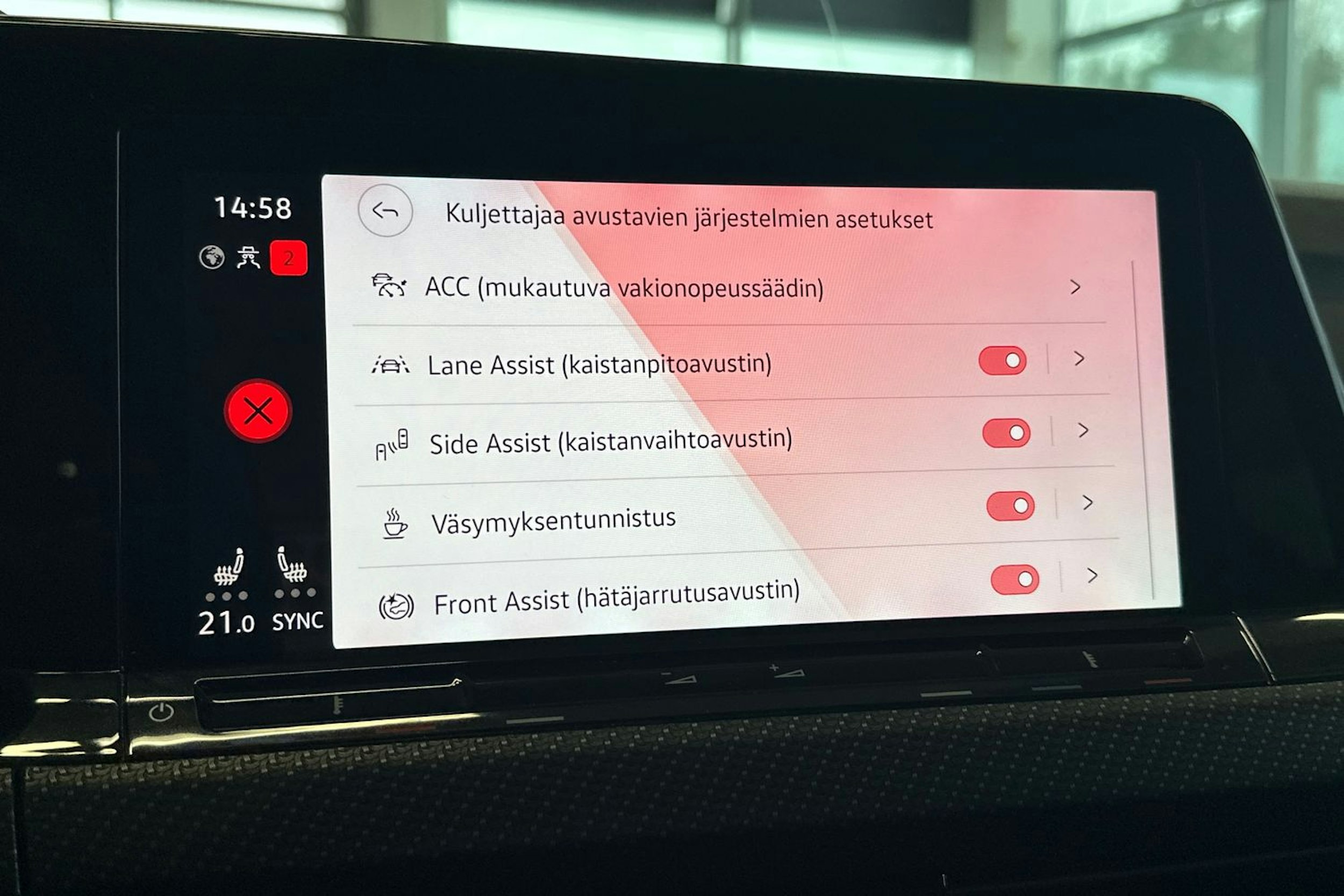 valkoinen Volkswagen Golf 2022 kuva 35.