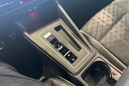 valkoinen Volkswagen Golf 2022 kuva 37.