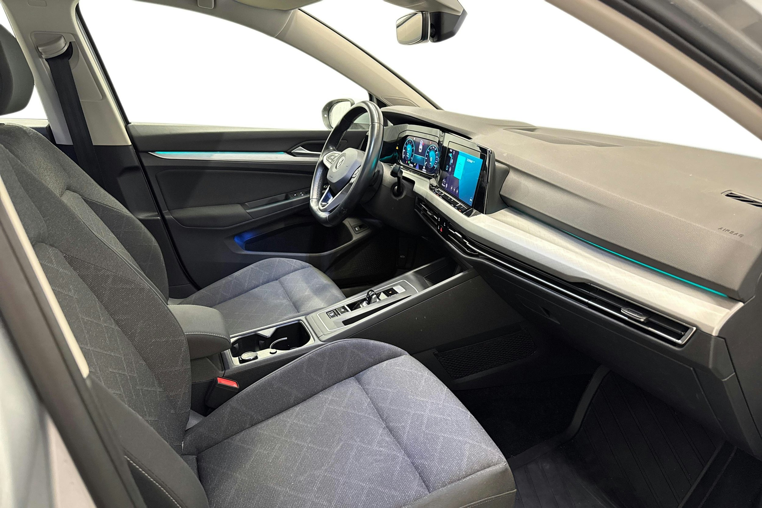 harmaa Volkswagen Golf 2022 kuva 7.