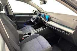 harmaa Volkswagen Golf 2022 kuva 7.