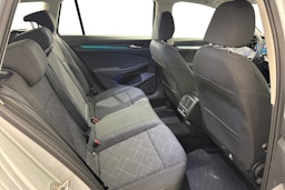 harmaa Volkswagen Golf 2022 kuva 8.