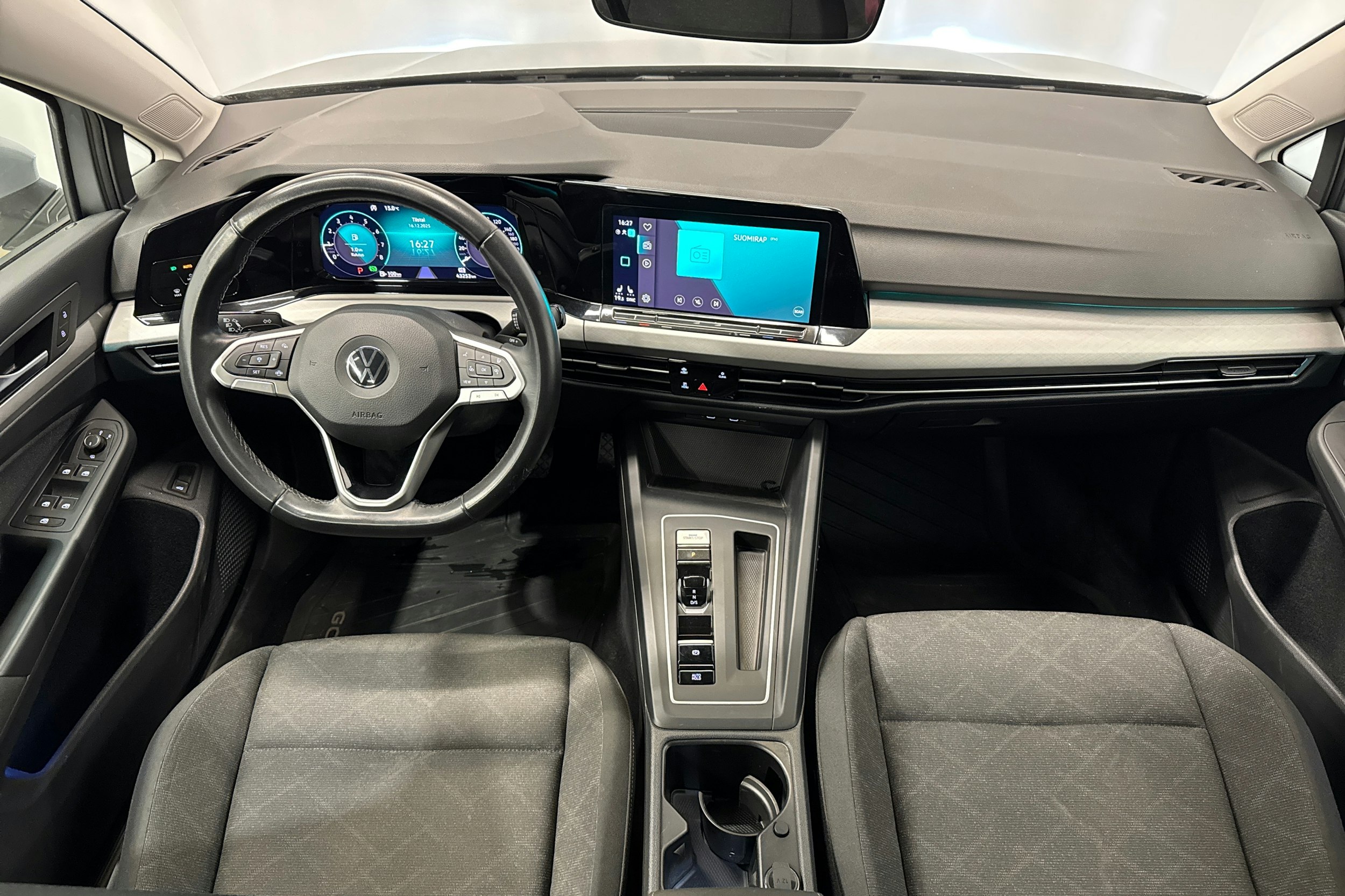 harmaa Volkswagen Golf 2022 kuva 11.