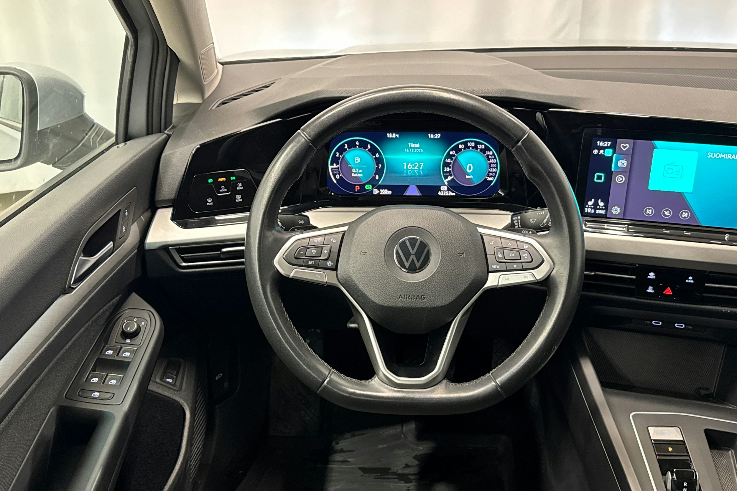 harmaa Volkswagen Golf 2022 kuva 12.