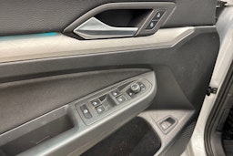 harmaa Volkswagen Golf 2022 kuva 13.