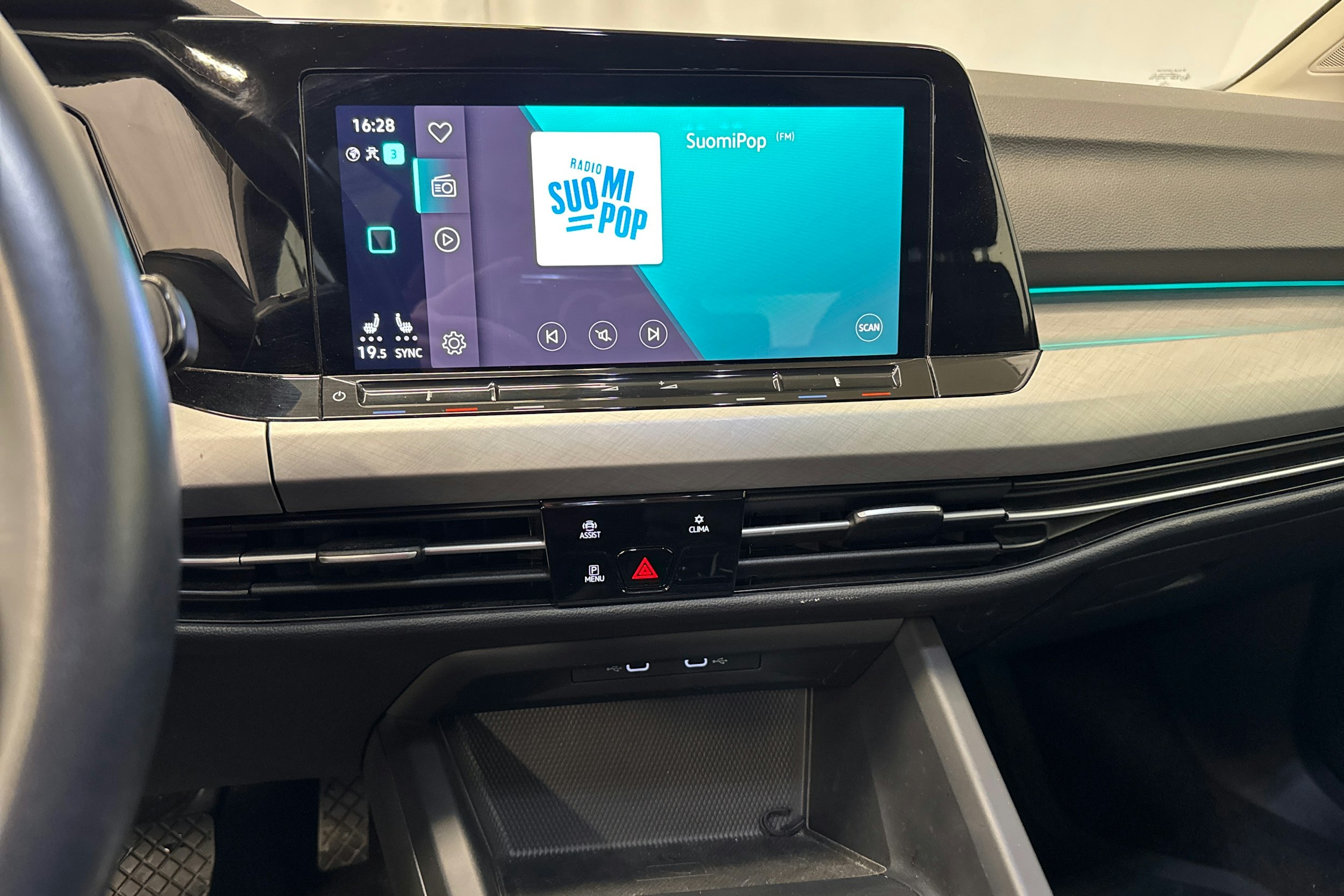 harmaa Volkswagen Golf 2022 kuva 16.