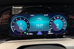 harmaa Volkswagen Golf 2022 kuva 18.