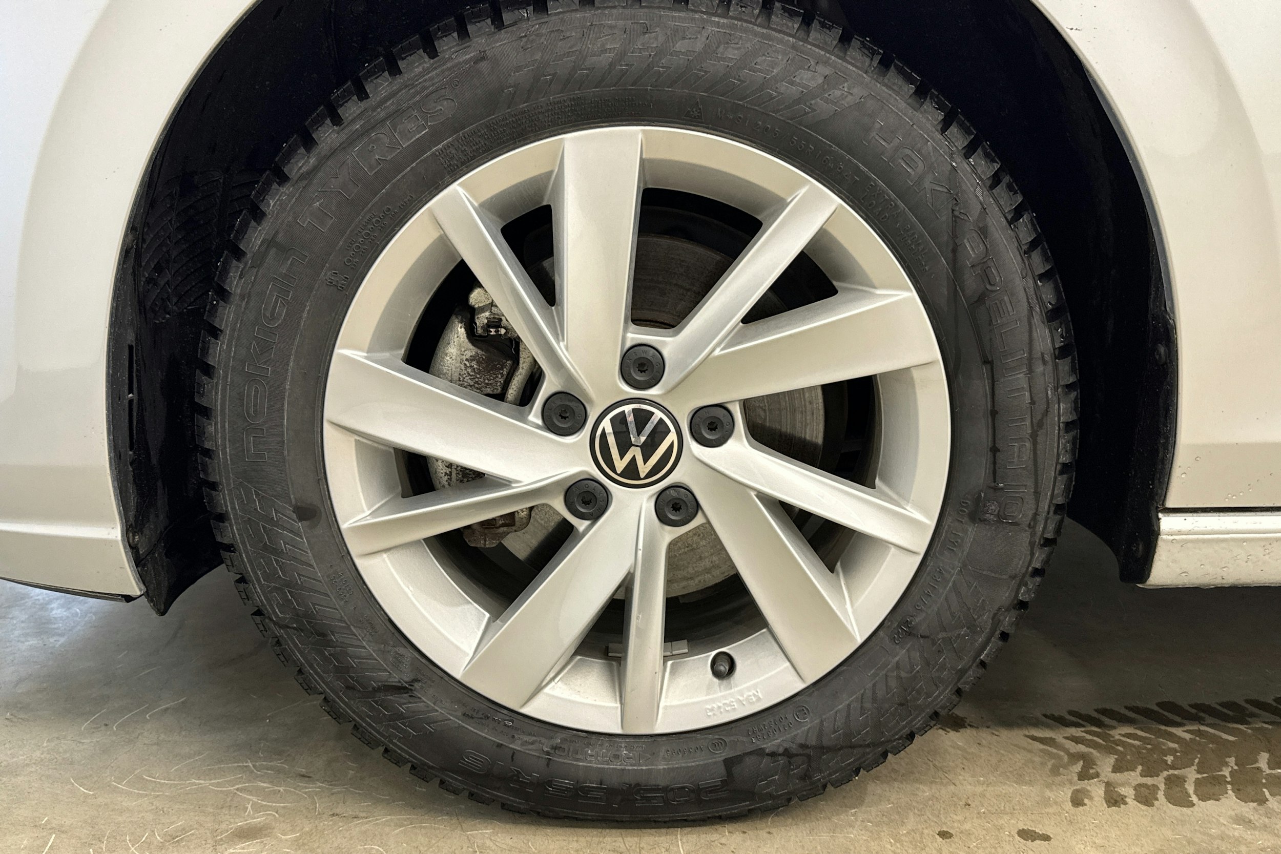 harmaa Volkswagen Golf 2022 kuva 23.