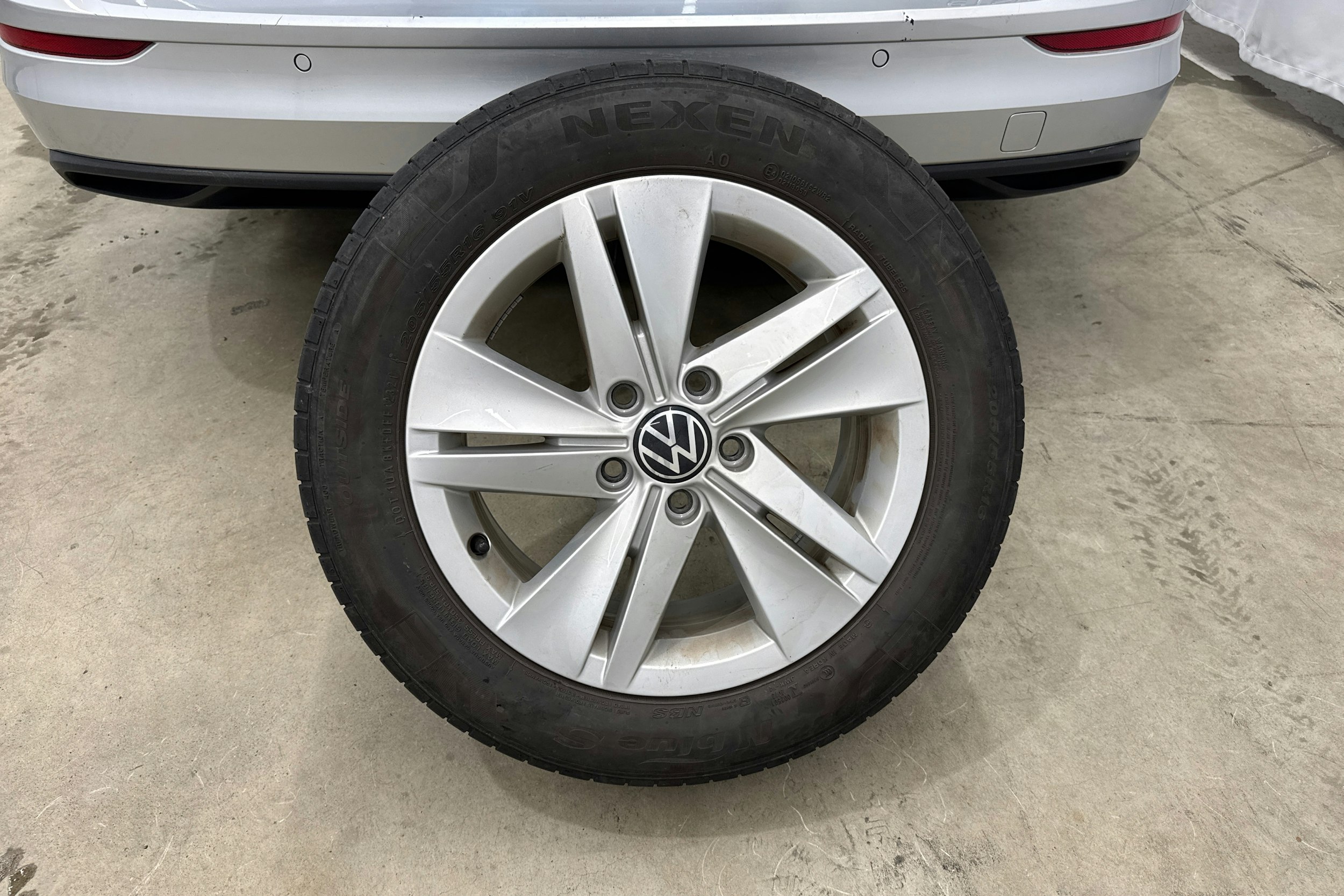 harmaa Volkswagen Golf 2022 kuva 24.