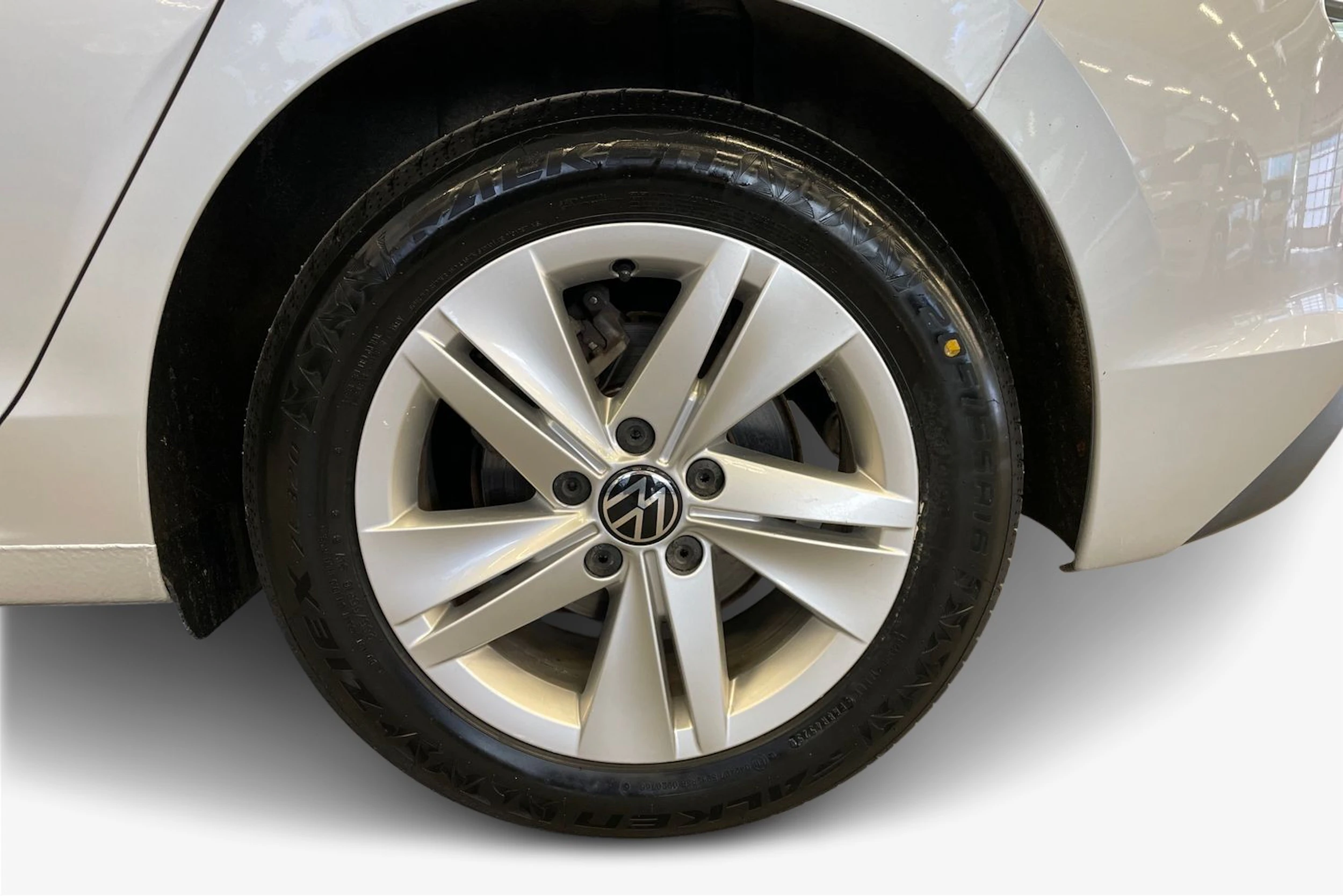 harmaa Volkswagen Golf 2022 kuva 9.