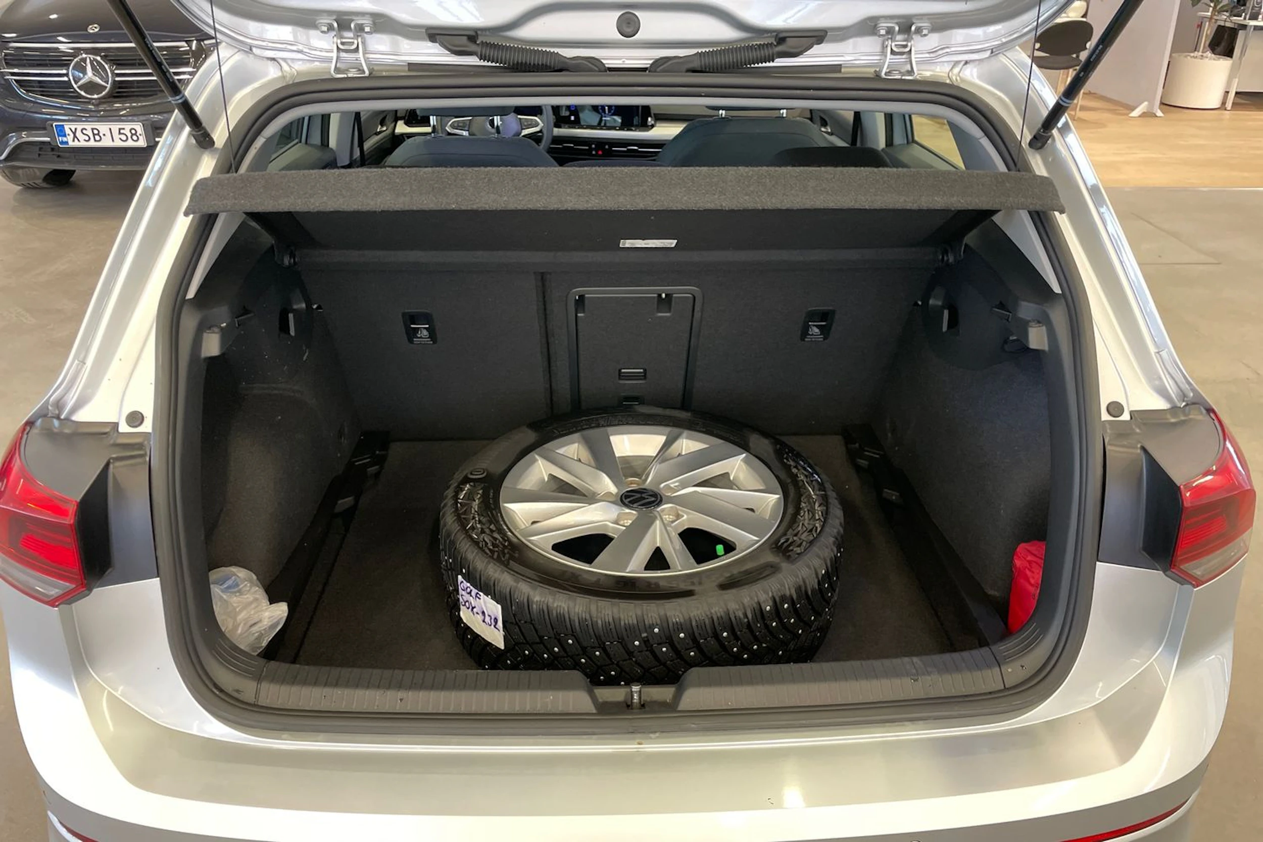 harmaa Volkswagen Golf 2022 kuva 12.