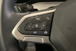 harmaa Volkswagen Golf 2022 kuva 21.
