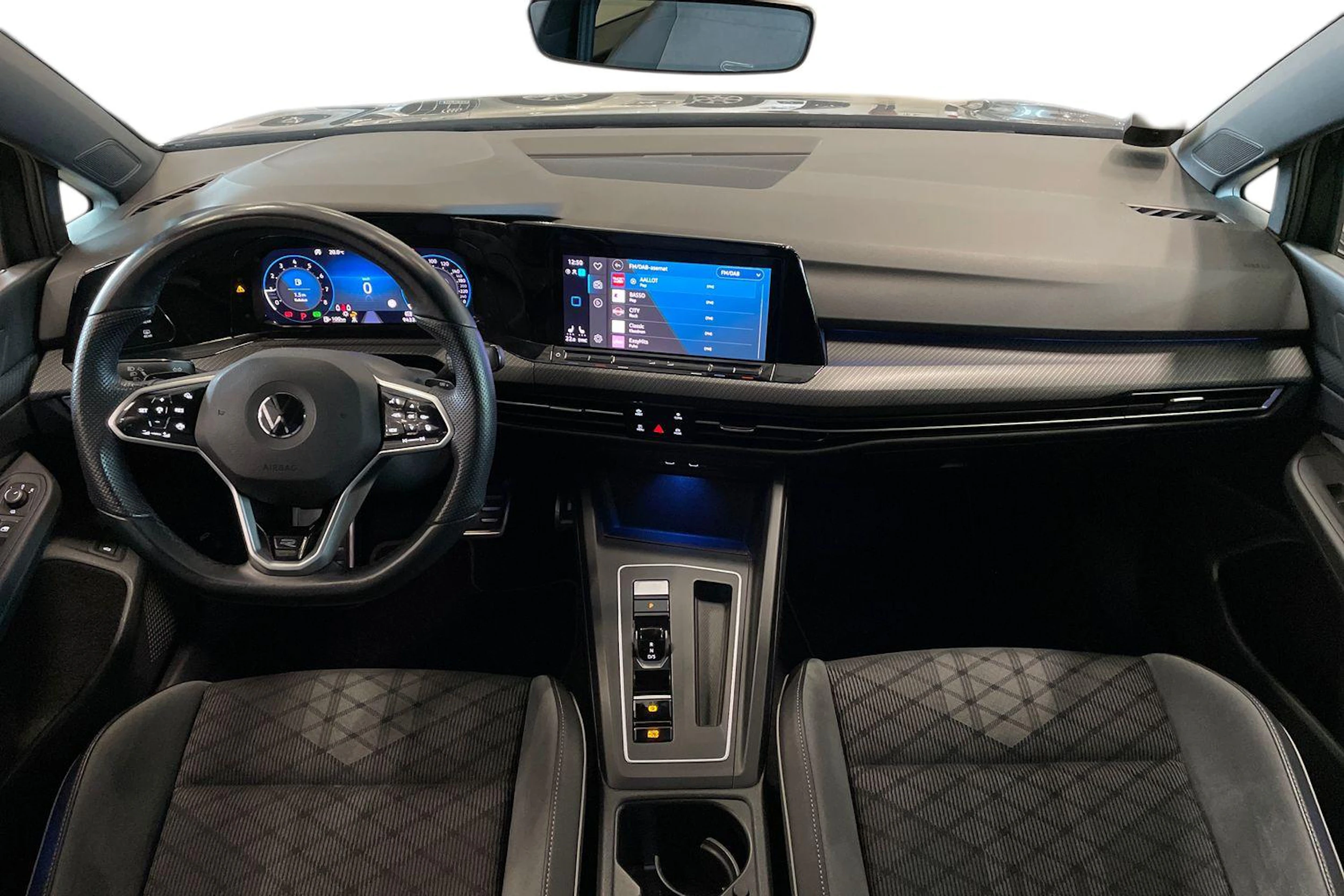 harmaa Volkswagen Golf 2022 kuva 7.