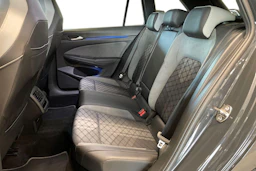 harmaa Volkswagen Golf 2022 kuva 8.