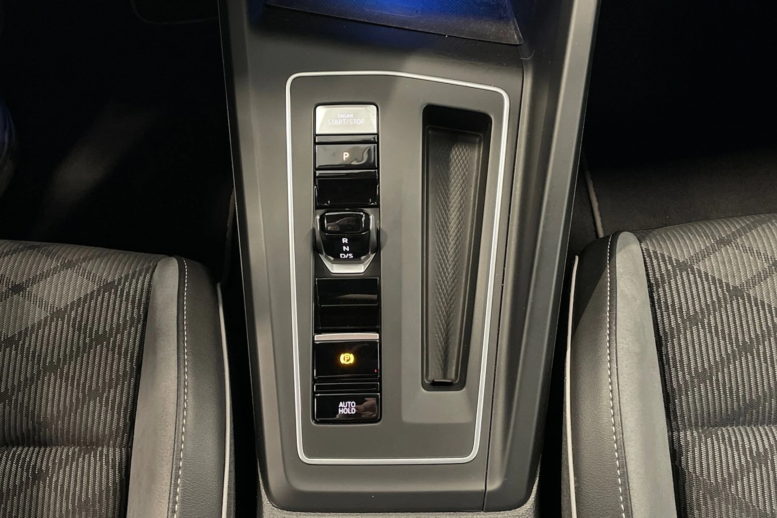 harmaa Volkswagen Golf 2022 kuva 24.