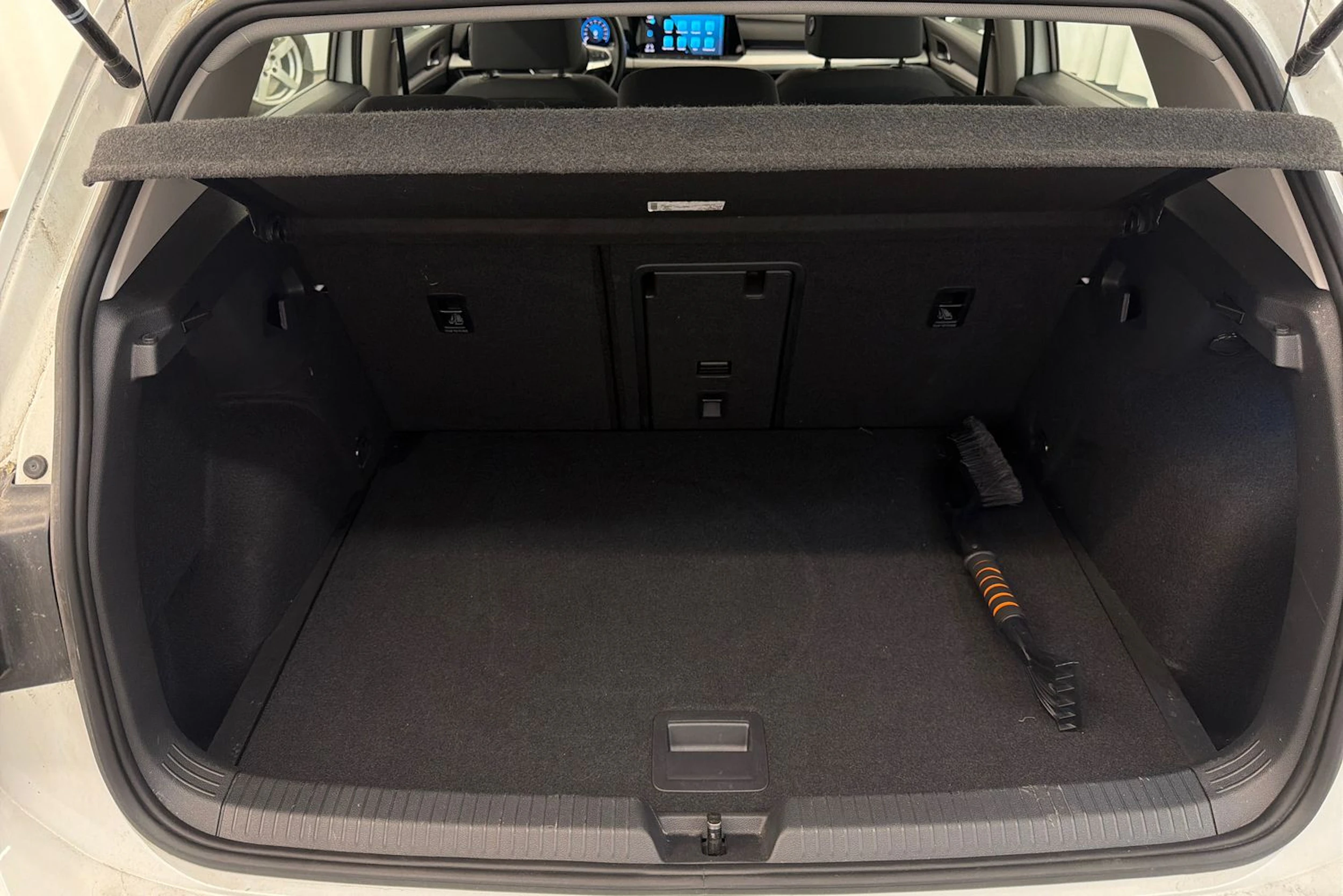 valkoinen Volkswagen Golf 2022 kuva 17.