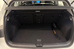 valkoinen Volkswagen Golf 2022 kuva 17.